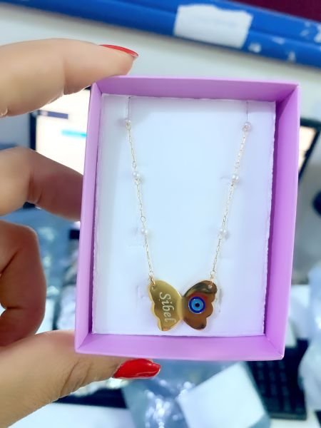 ÇELİK KİŞİYE ÖZEL İSİMLİ KELEBEK KOLYE