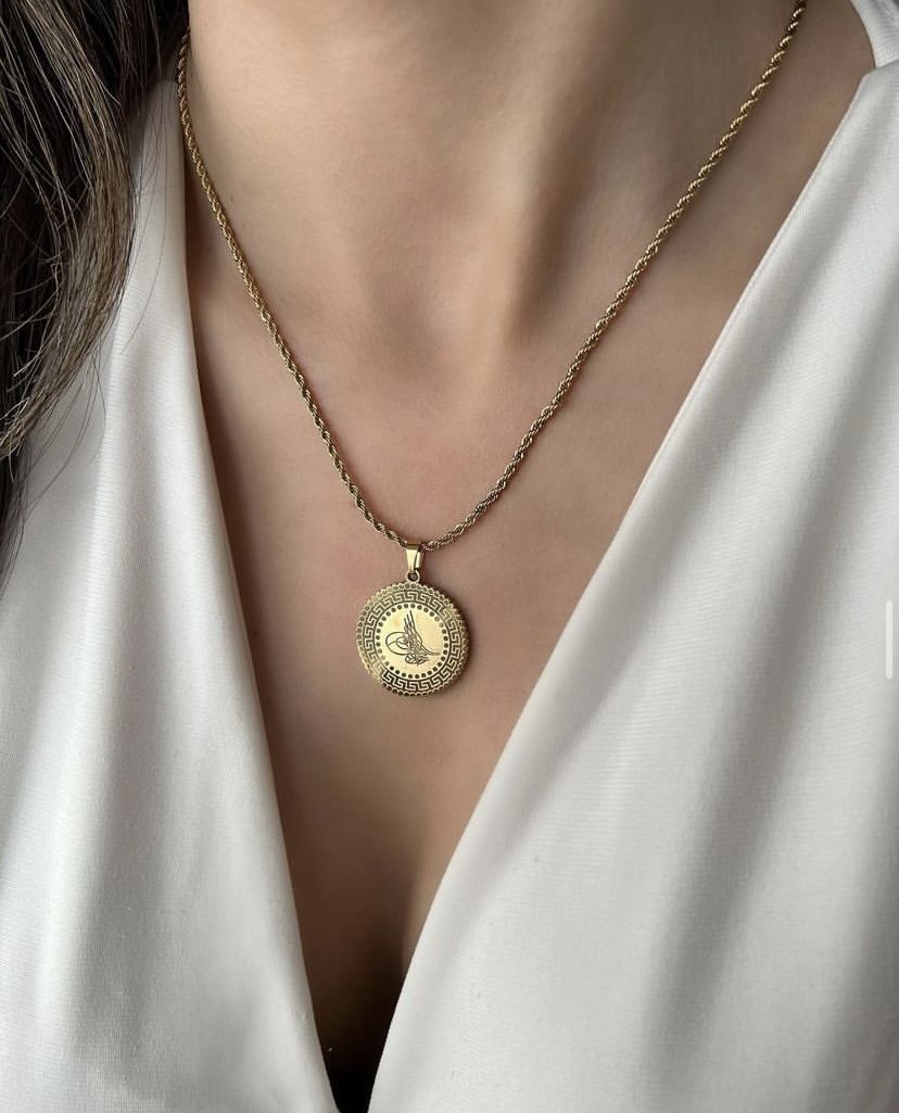 ÇELİK TUĞRALI KOLYE