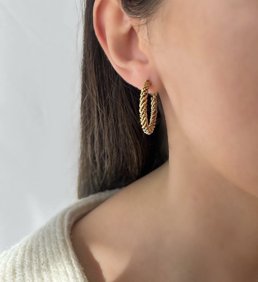 ÇELİK BOMBELİ HALKA KÜPE