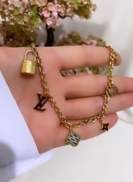 LOUIS VUİTTON MARKA KOLYE