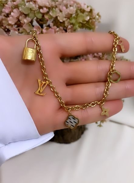 LOUIS VUİTTON MARKA KOLYE