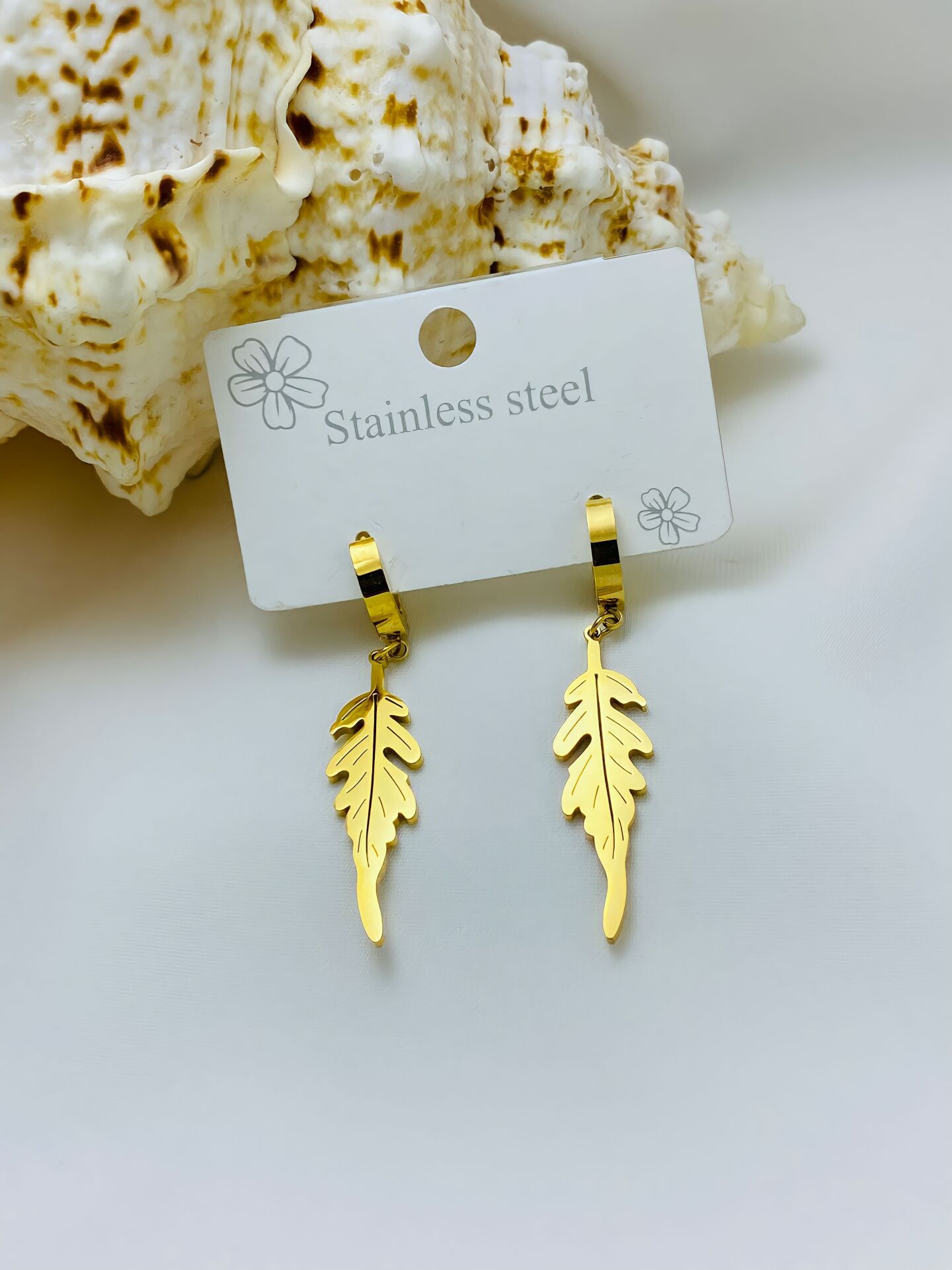 ÇELİK  YAPRAK KÜPE